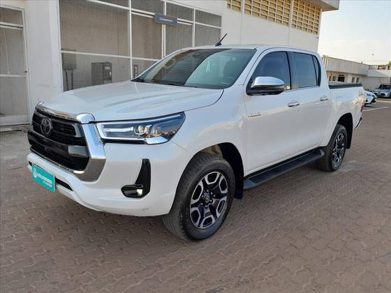 TOYOTA HILUX 2.8 D-4D TURBO DIESEL CD SRX 4X4 AUTOMÁTICO